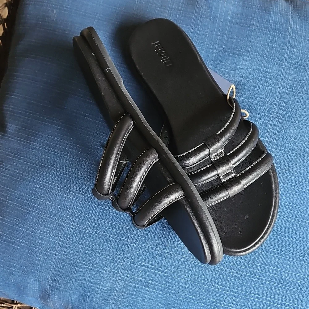 OluKai Tiare Leather Slides Sandals Black, White Contrast Stitch Detail Size 8